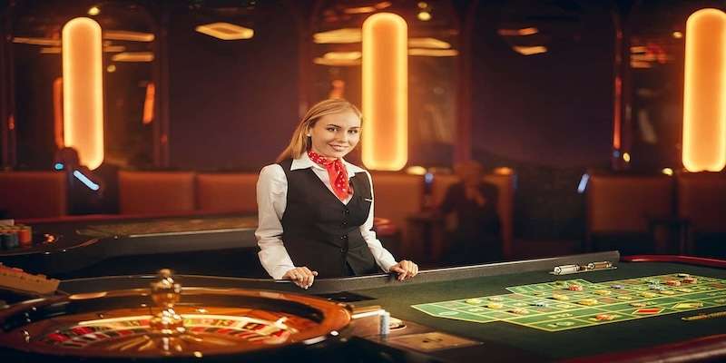 Người dẫn dắt sẽ quay bánh xe và điều phối không khí tại game Roulette